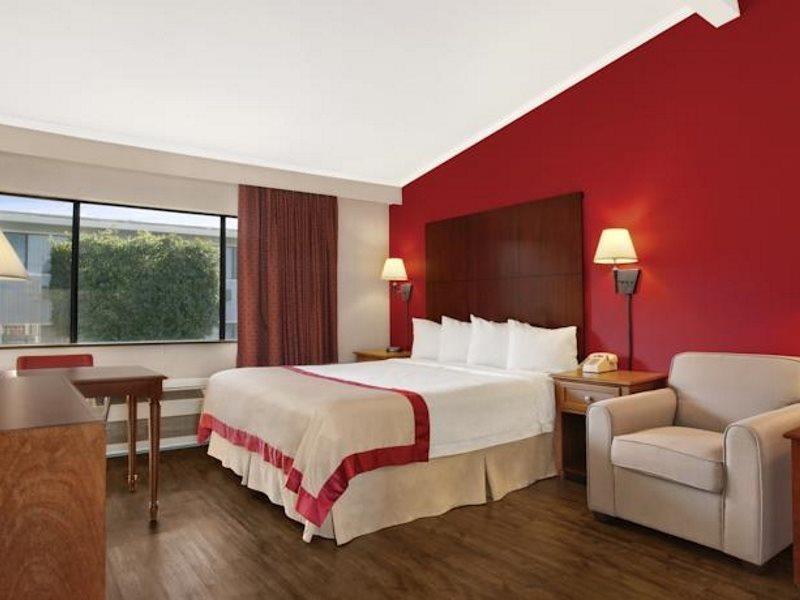 Ramada By Wyndham Torrance Hotel Exterior foto