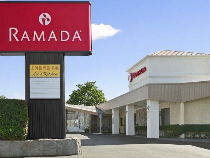 Ramada By Wyndham Torrance Hotel Exterior foto